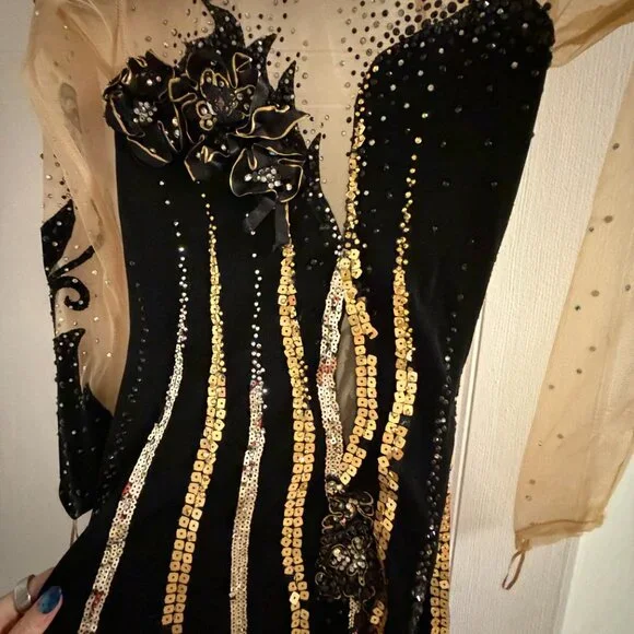 Piper Gilles - Tango Dress - Picture 2 of 3